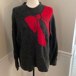 ❤️Holiday ready? Fun, Loft heather gray sweater with festive red bow❤️